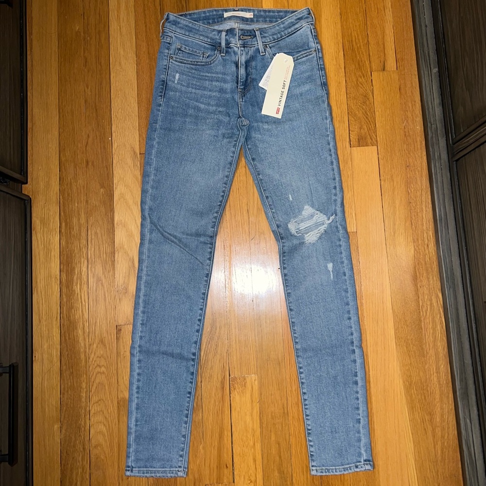 Levi’s 711 skinny jeans